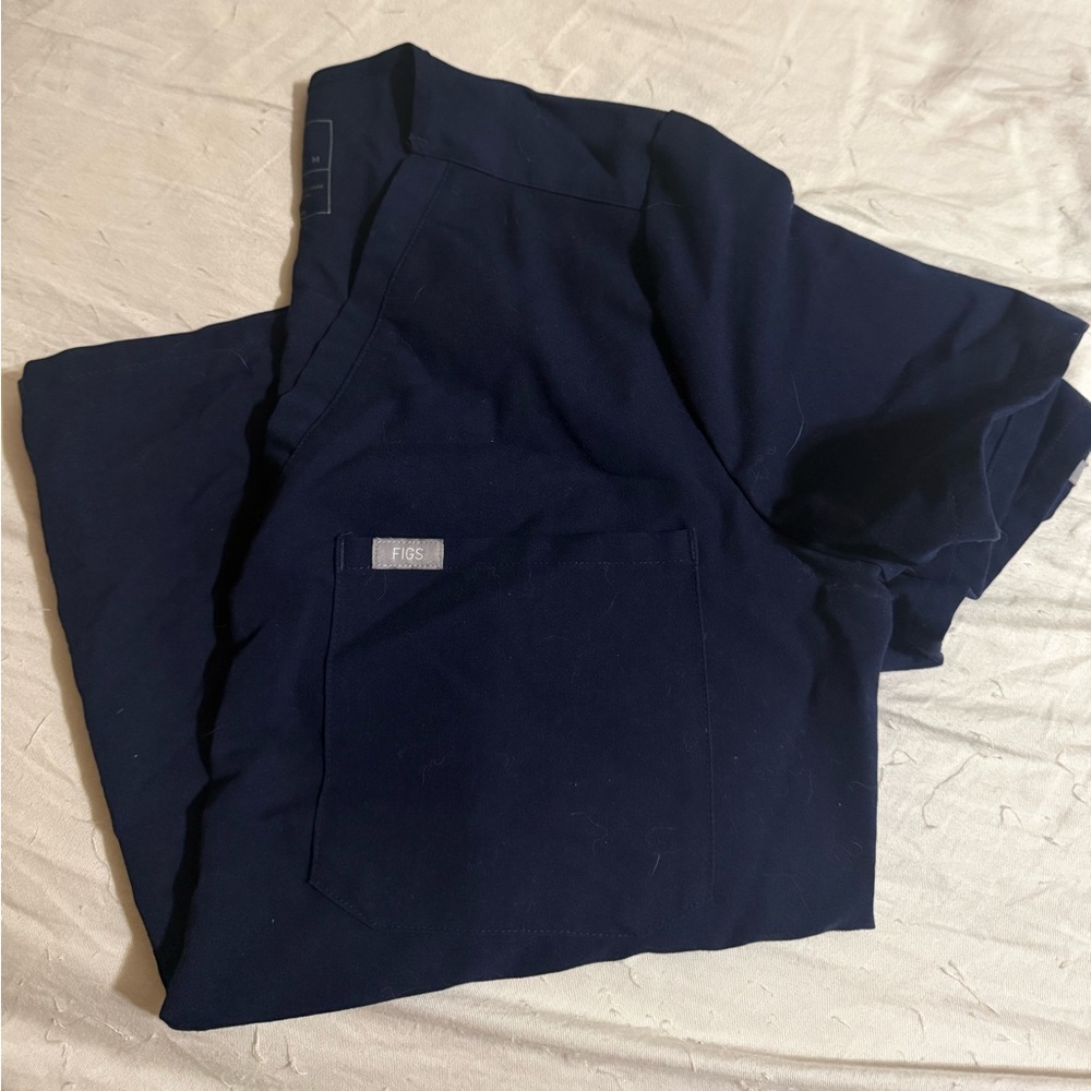 Figs medium scrub top